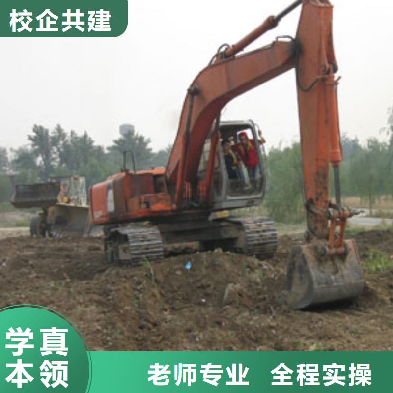 挖掘機培訓_虎振學校怎么報名就業手把手教學
