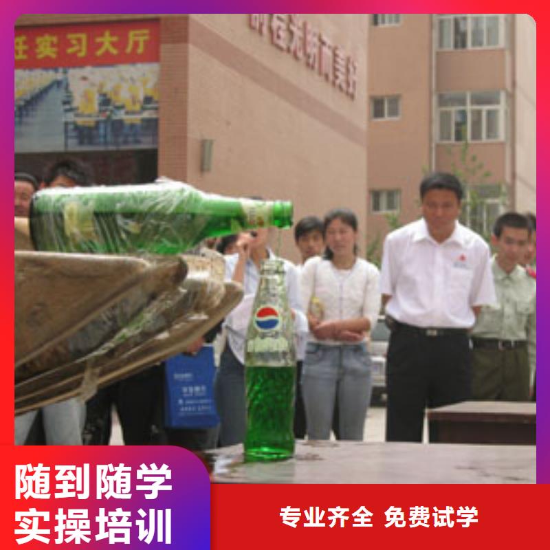 挖掘機培訓,糕點專業免費試學就業不擔心