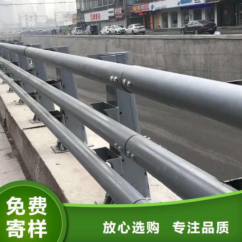 防撞護(hù)欄公路防撞欄應(yīng)用范圍廣泛當(dāng)?shù)毓?yīng)商