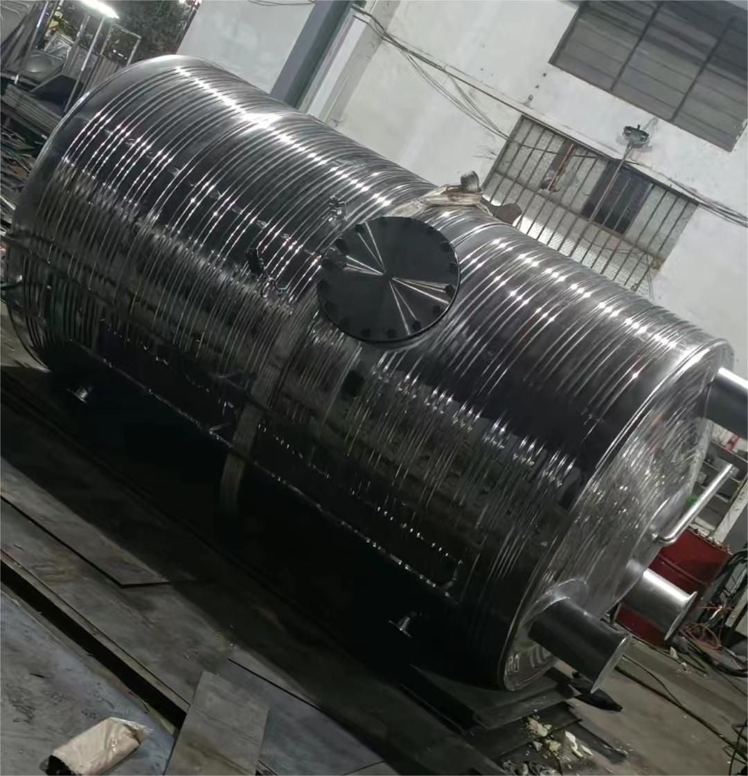 不銹鋼承壓保溫水箱廠家輝煌細(xì)節(jié)決定品質(zhì)