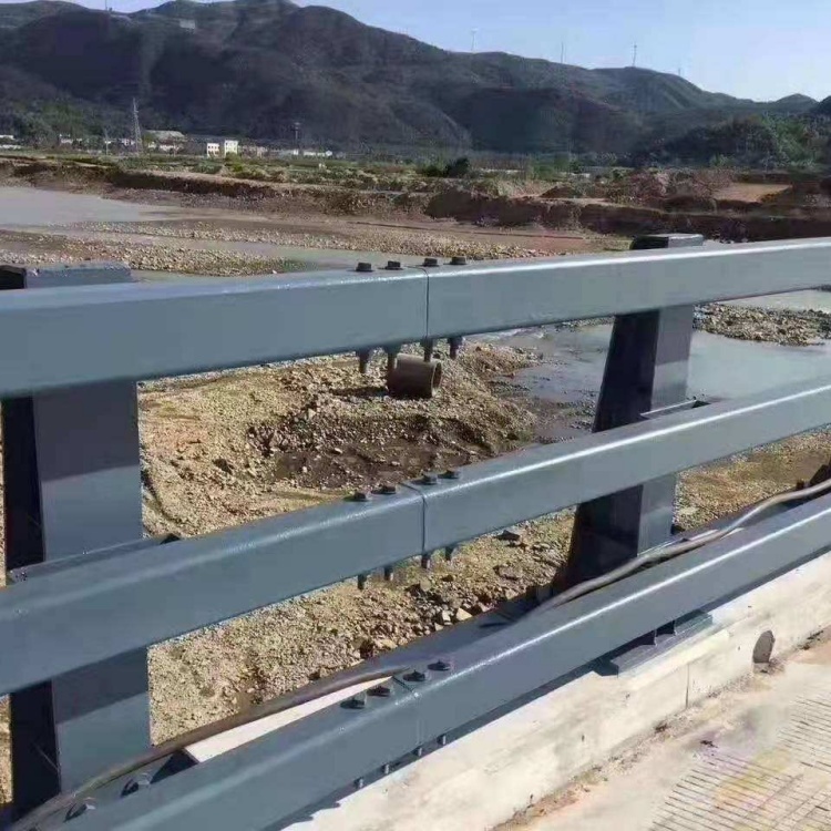 防撞護欄立柱價格