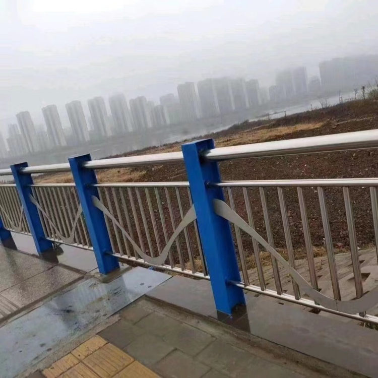 不銹鋼護(hù)欄批發(fā)廠家