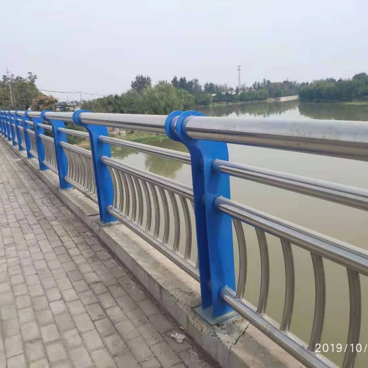 不銹鋼護欄燈光防撞欄桿規格齊全實力廠家