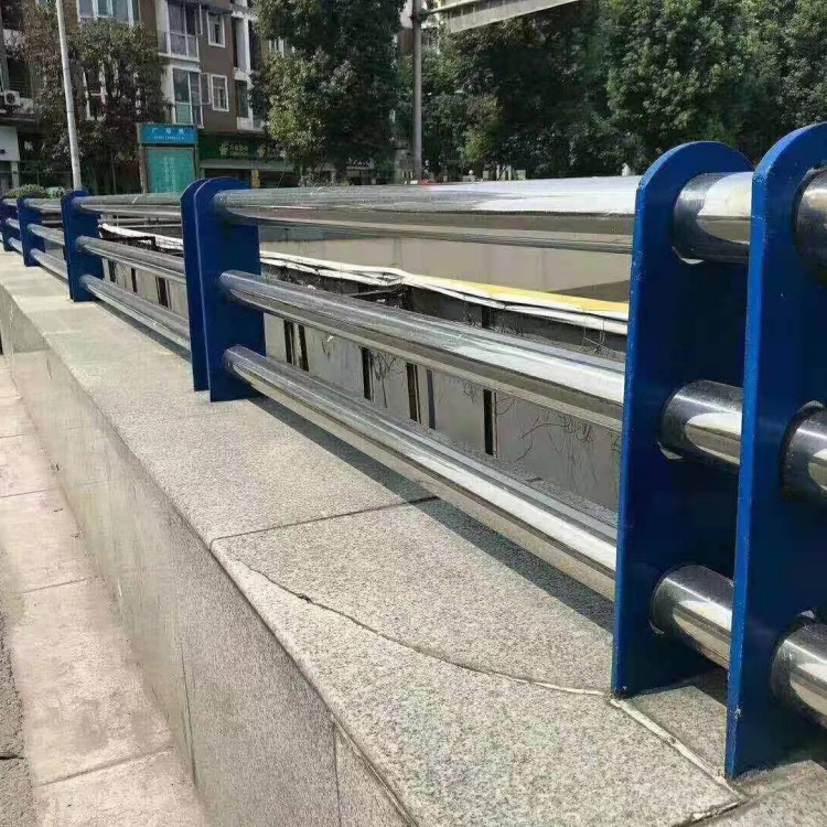 不銹鋼護欄道路防撞護欄實體廠家