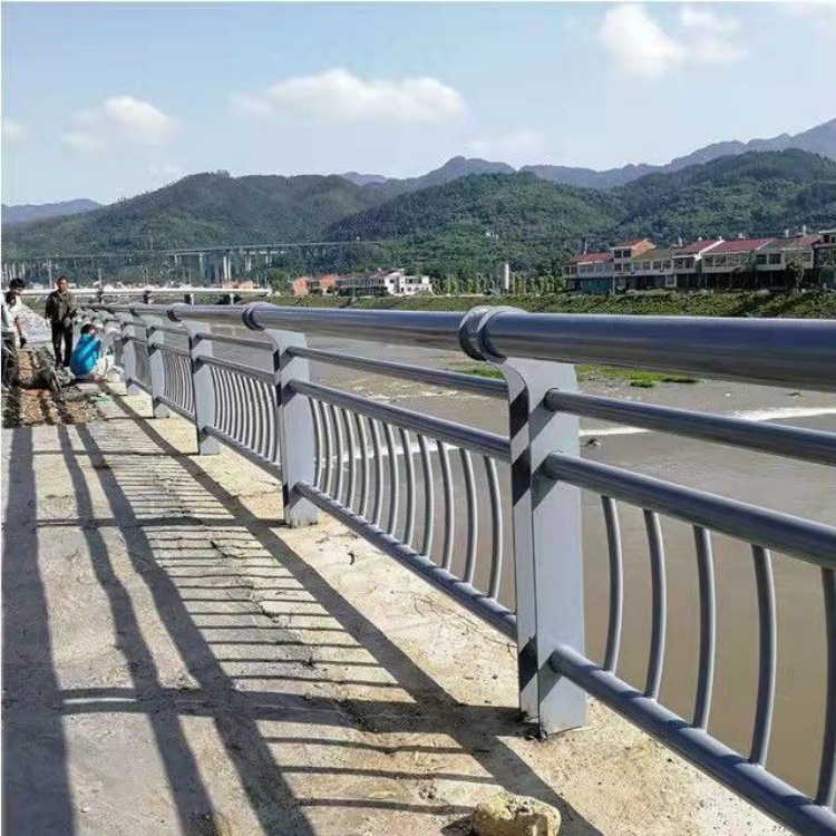 防撞護(hù)欄304不銹鋼護(hù)欄精工制作