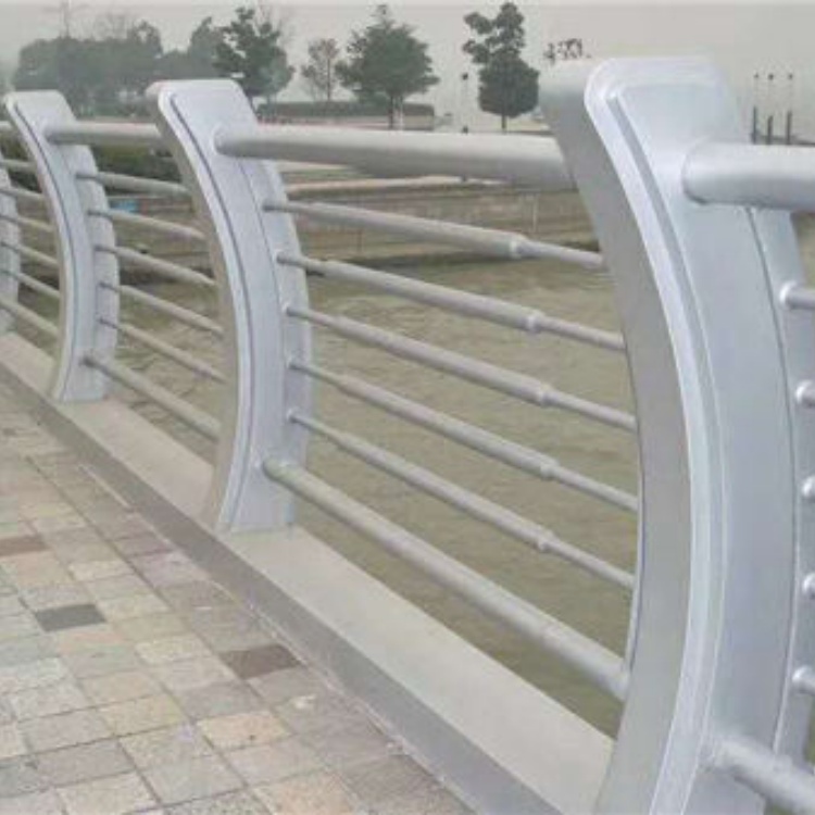 道路護(hù)欄城市四橫梁防撞護(hù)欄工藝成熟現(xiàn)貨交易