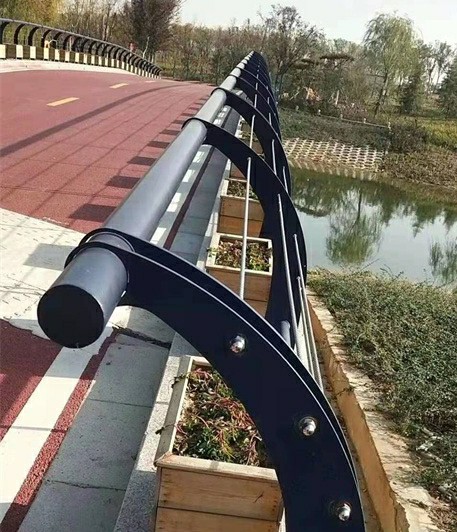 湖北十堰市異形鍍鋅鋼索護(hù)欄可定制