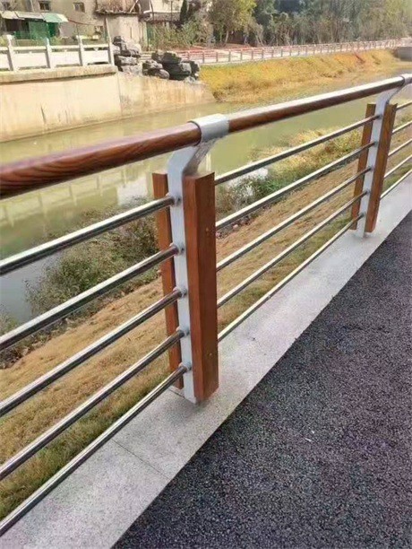 威海市公路防撞燈光護欄