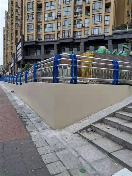 廣東湛江市隔離防撞欄桿價格合理