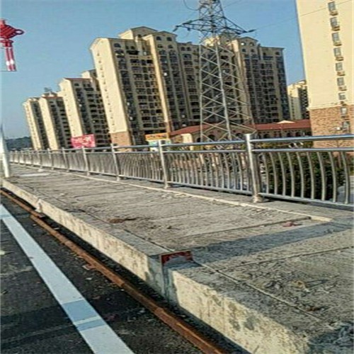 湖北十堰市異形鍍鋅鋼索護(hù)欄可定制