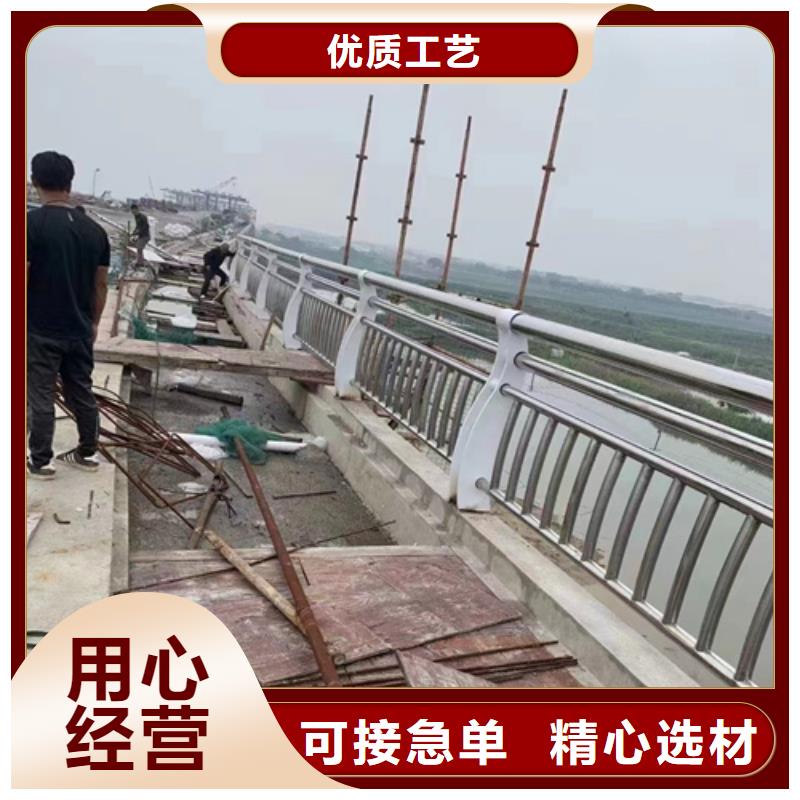 規(guī)格齊全的鋼結(jié)構(gòu)防撞護欄基地本地配送
