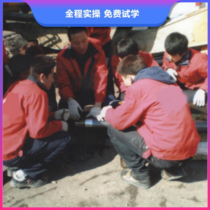 【挖掘機操作】_汽車駕駛培訓校企共建就業(yè)快