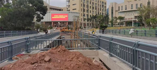 不銹鋼護(hù)欄廠家直銷(xiāo)支持定制