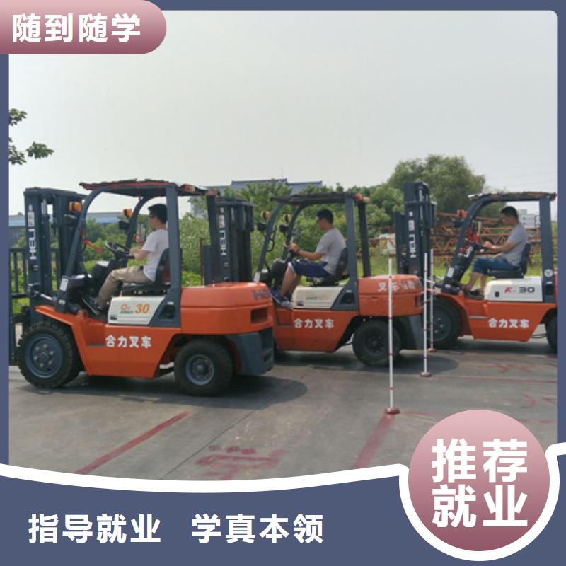 張家口哪個駕校培訓裝載機鏟車場地大車輛多上機時間長