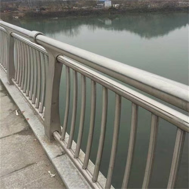 常州橋梁欄桿加高焊接噴塑