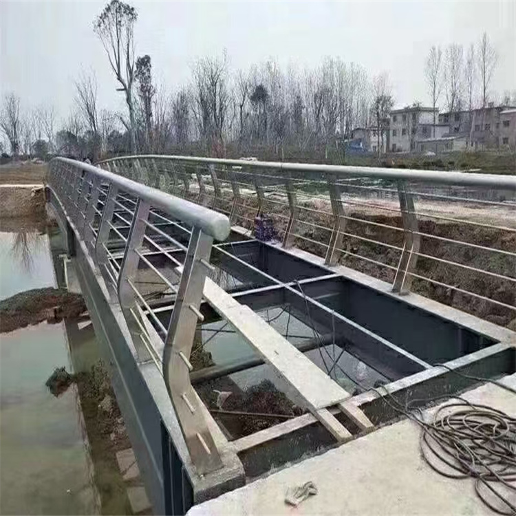 常州橋梁欄桿加高焊接噴塑