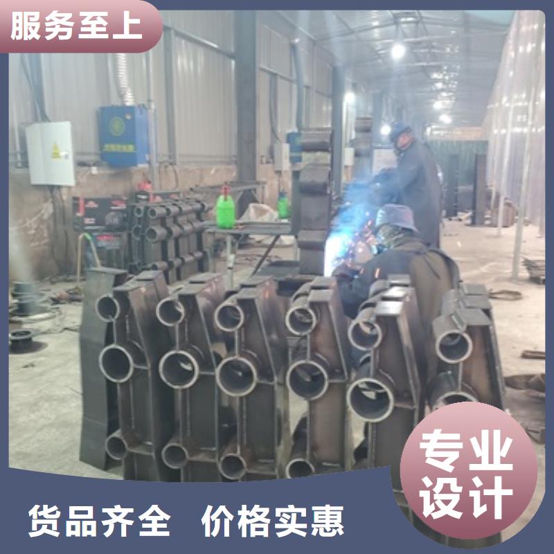 張家口常年供應(yīng)護欄防撞欄桿-報量
