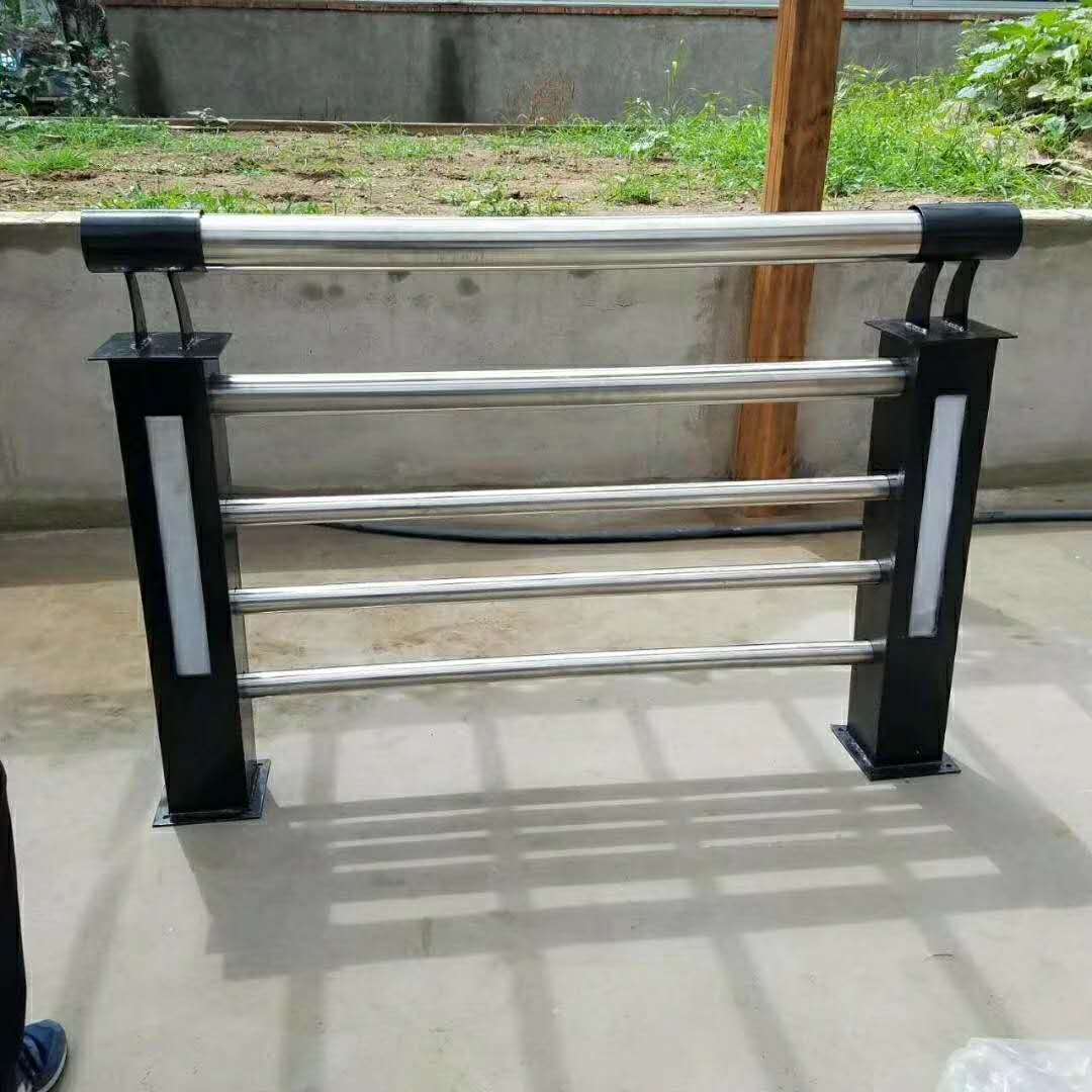 越西縣防撞護(hù)欄本地制造商