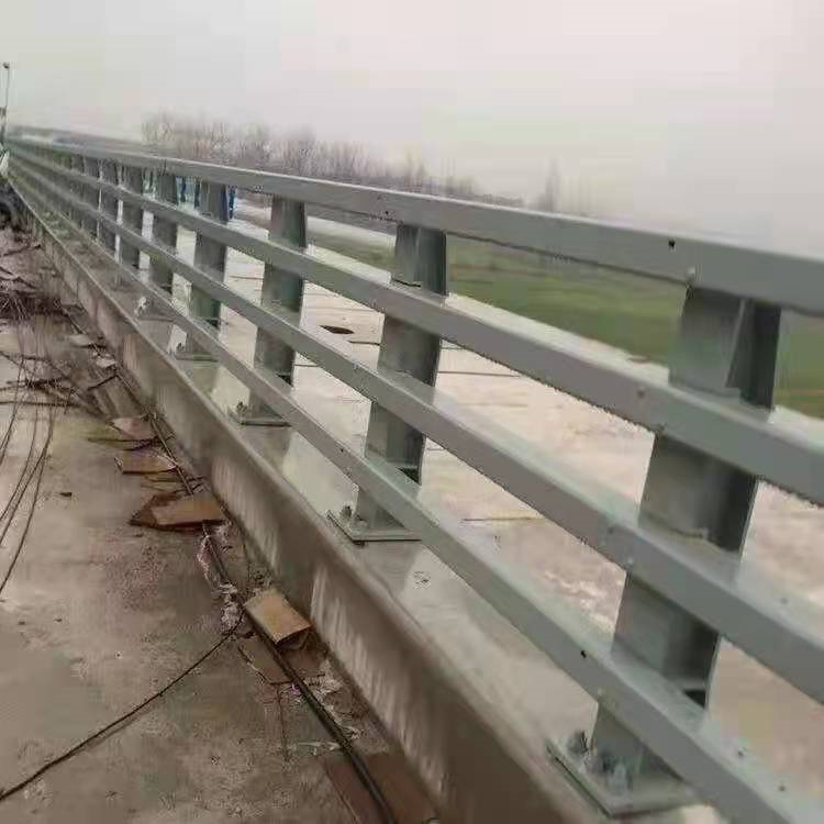 護欄-【交通護欄】廠家工藝先進本地服務商