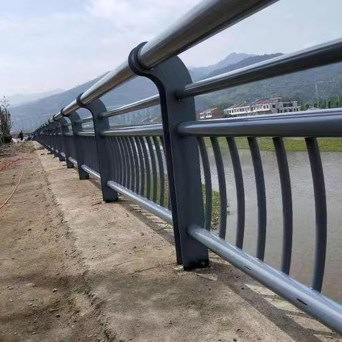 護欄國道抗沖擊圍欄一站式采購方便省心本地公司