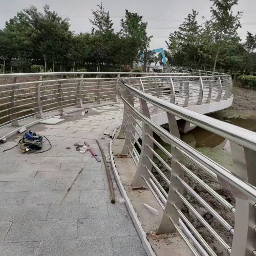 護(hù)欄,市政道路防護(hù)欄高質(zhì)量高信譽(yù)價格透明