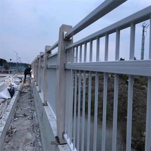 路口防撞護欄單價