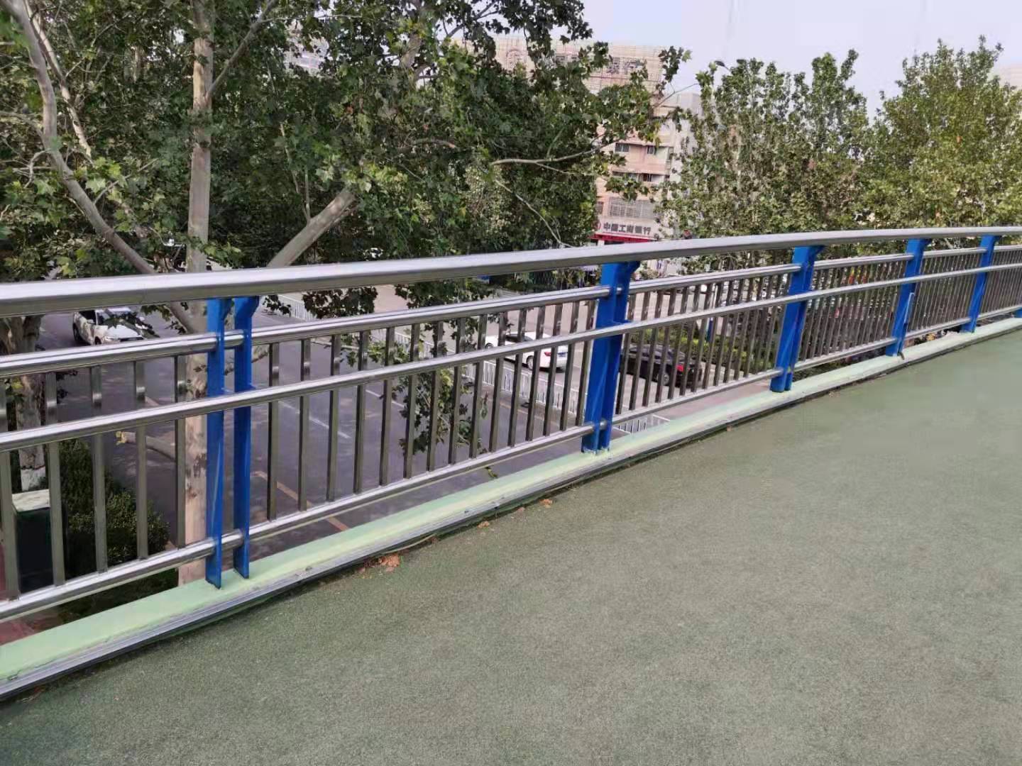 不銹鋼復(fù)合管不銹鋼復(fù)合管護(hù)欄欄桿細(xì)節(jié)決定成敗海量貨源