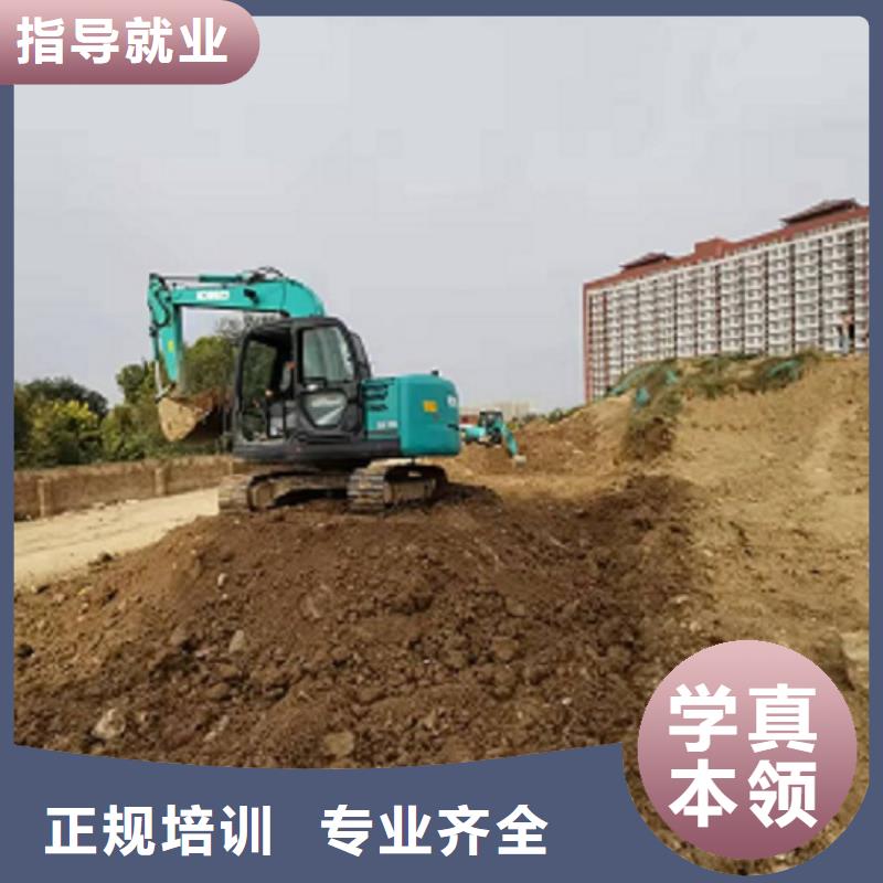 挖掘機(jī)學(xué)校哪里能學(xué)挖掘機(jī)就業(yè)快保證學(xué)會(huì)