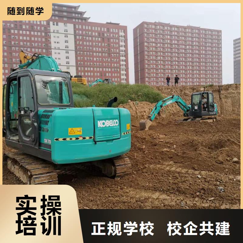 河北張家口市下花園鉤機(jī)技校哪家強(qiáng)虎振技校