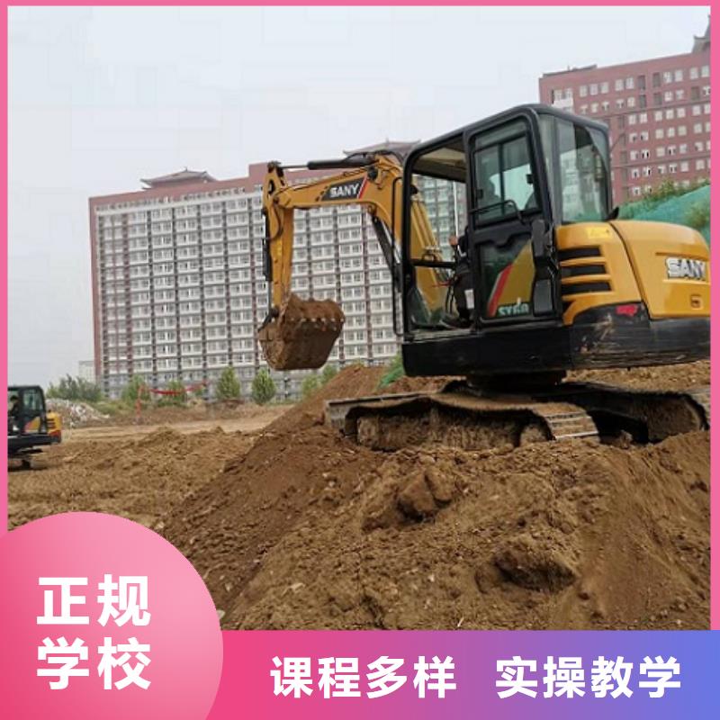 鉤機培訓學校-哪個學校能學開挖掘機鏟車叉車實操教學全程實操