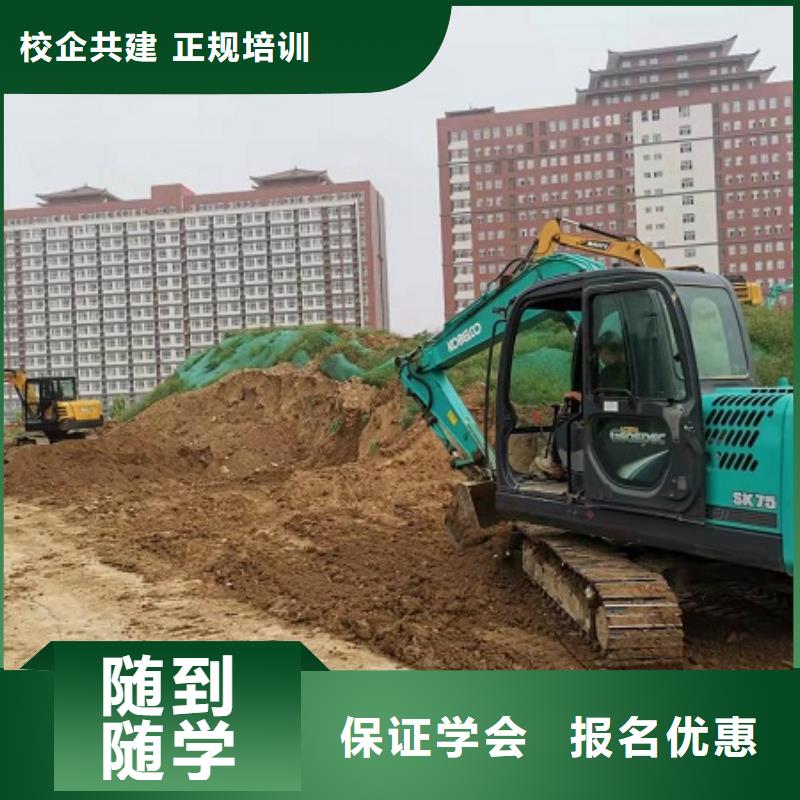 【鉤機(jī)培訓(xùn)學(xué)校-學(xué)汽修學(xué)修車的技校師資力量強(qiáng)】學(xué)真技術(shù)