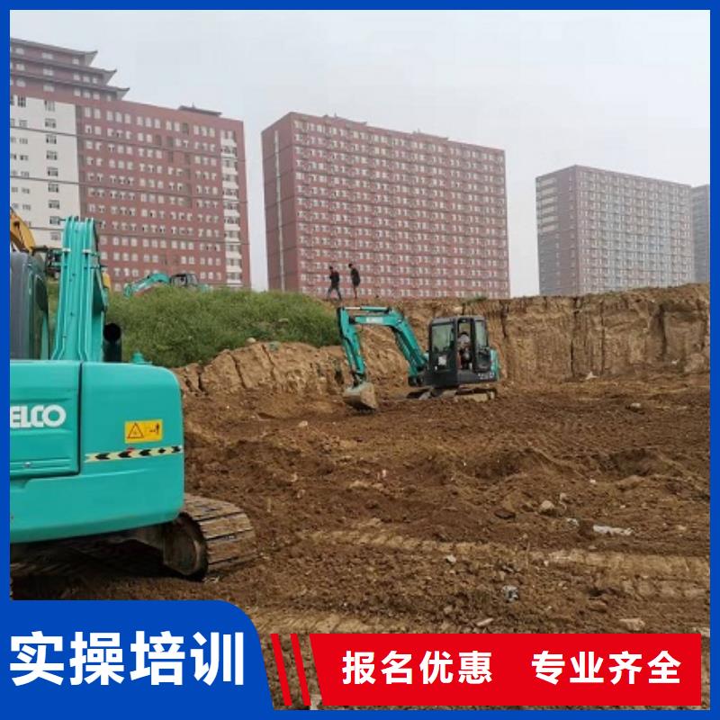 鉤機培訓學校,挖掘機鉤機培訓學校哪家好校企共建報名優惠