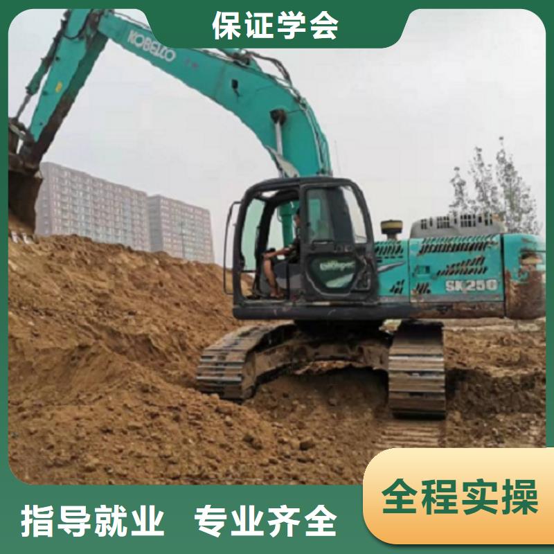 鉤機(jī)培訓(xùn)學(xué)校虎振挖掘機(jī)怎么樣學(xué)真本領(lǐng)指導(dǎo)就業(yè)