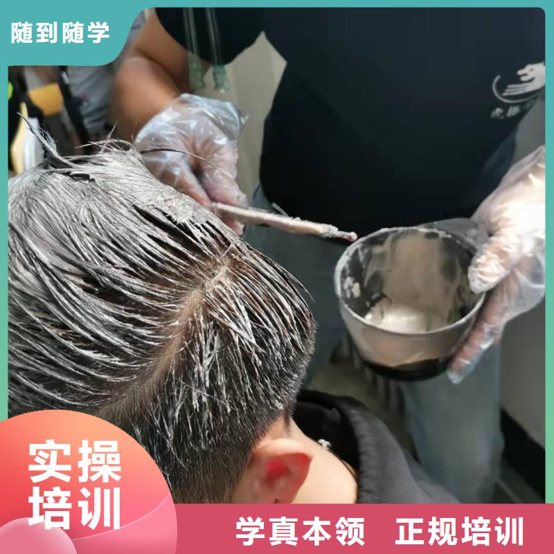 美發(fā)培訓(xùn)學(xué)校挖掘機(jī)培訓(xùn)學(xué)校老師專業(yè)隨到隨學(xué)