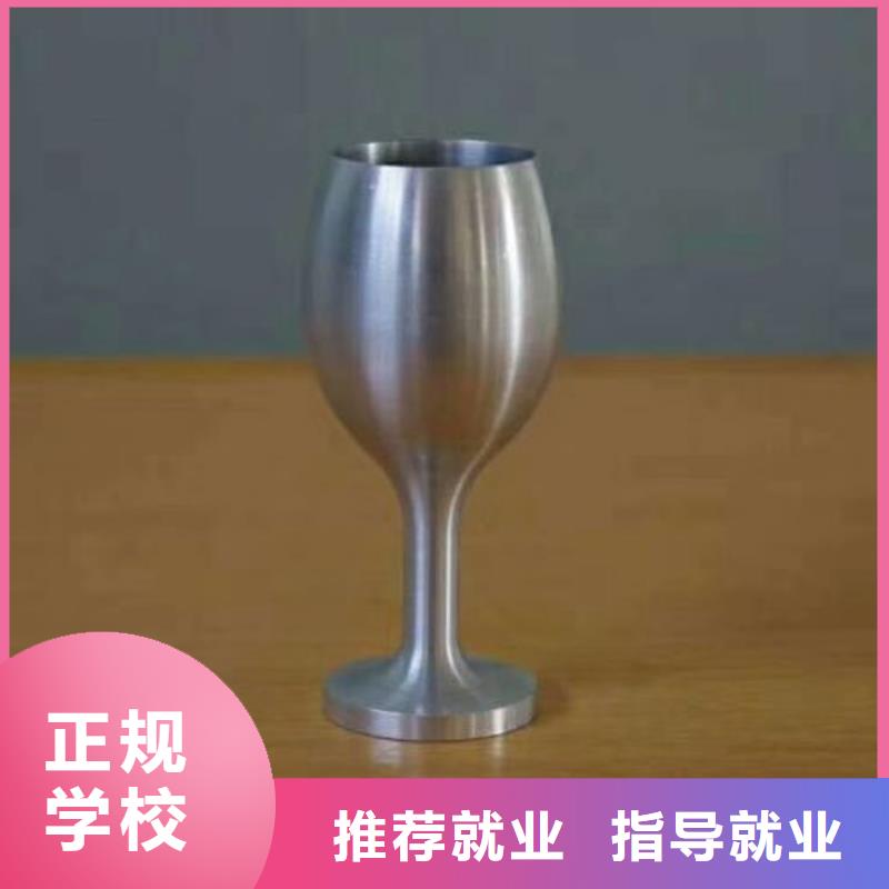 數(shù)控學校中西糕點烘焙正規(guī)學校當?shù)貜S家