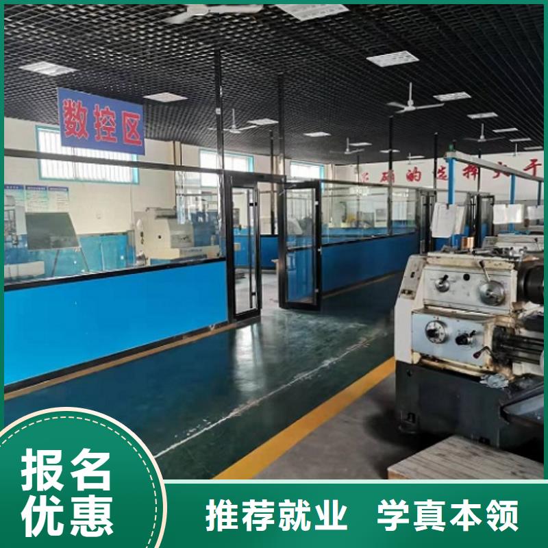 【數(shù)控學(xué)校】_挖掘機(jī)培訓(xùn)學(xué)校理論+實(shí)操學(xué)真本領(lǐng)
