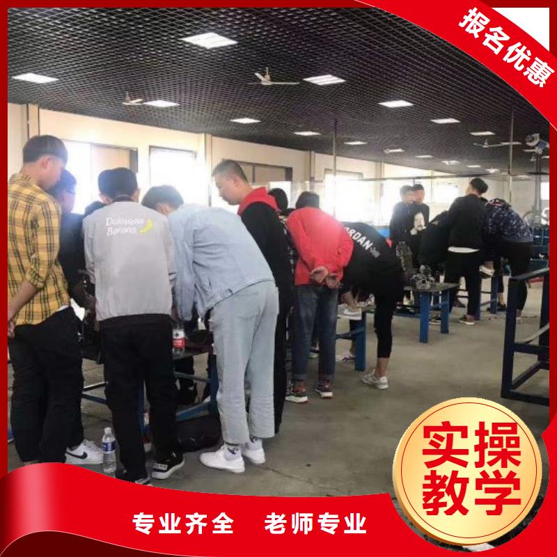 汽修培訓學校挖掘機鉤機培訓學校哪家好學真技術實操教學