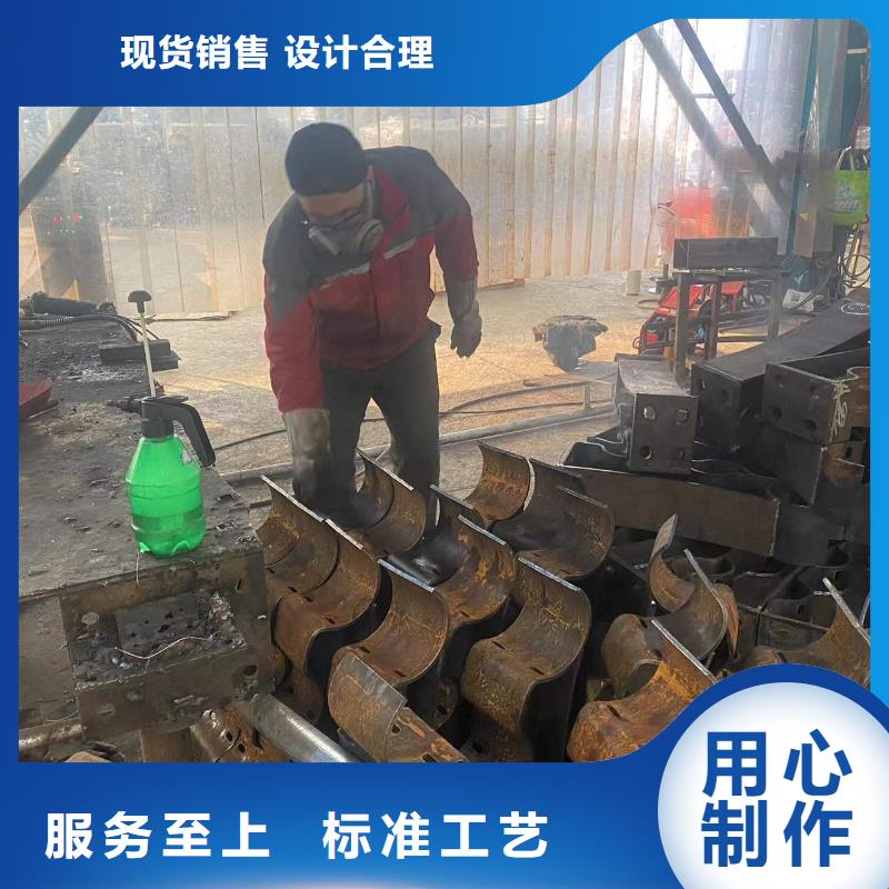 防撞護(hù)欄道路隔離欄我們更專業(yè)用心制造