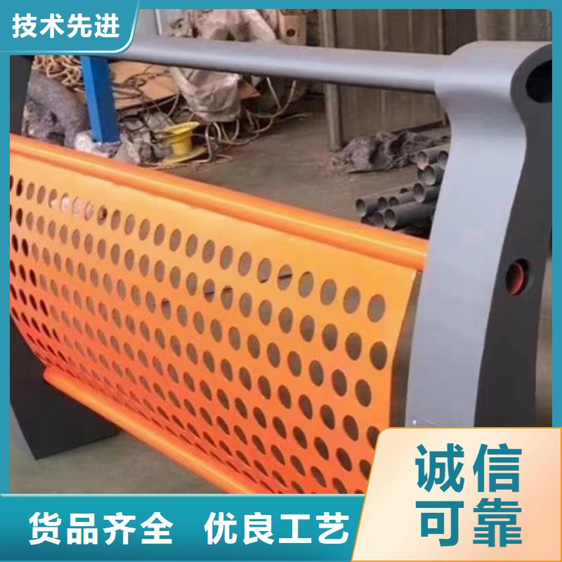 多年專(zhuān)注公路燈光護(hù)欄生產(chǎn)的安陽(yáng)廠家