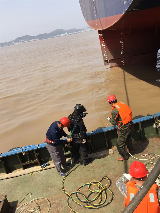 潛水員施工隊伍-來電話就出發