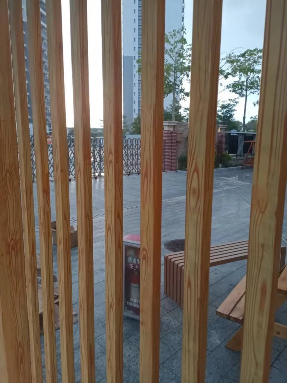 廊架長廊木紋漆，鋼結(jié)構(gòu)金屬面木紋漆，仿木紋漆廠家施工
