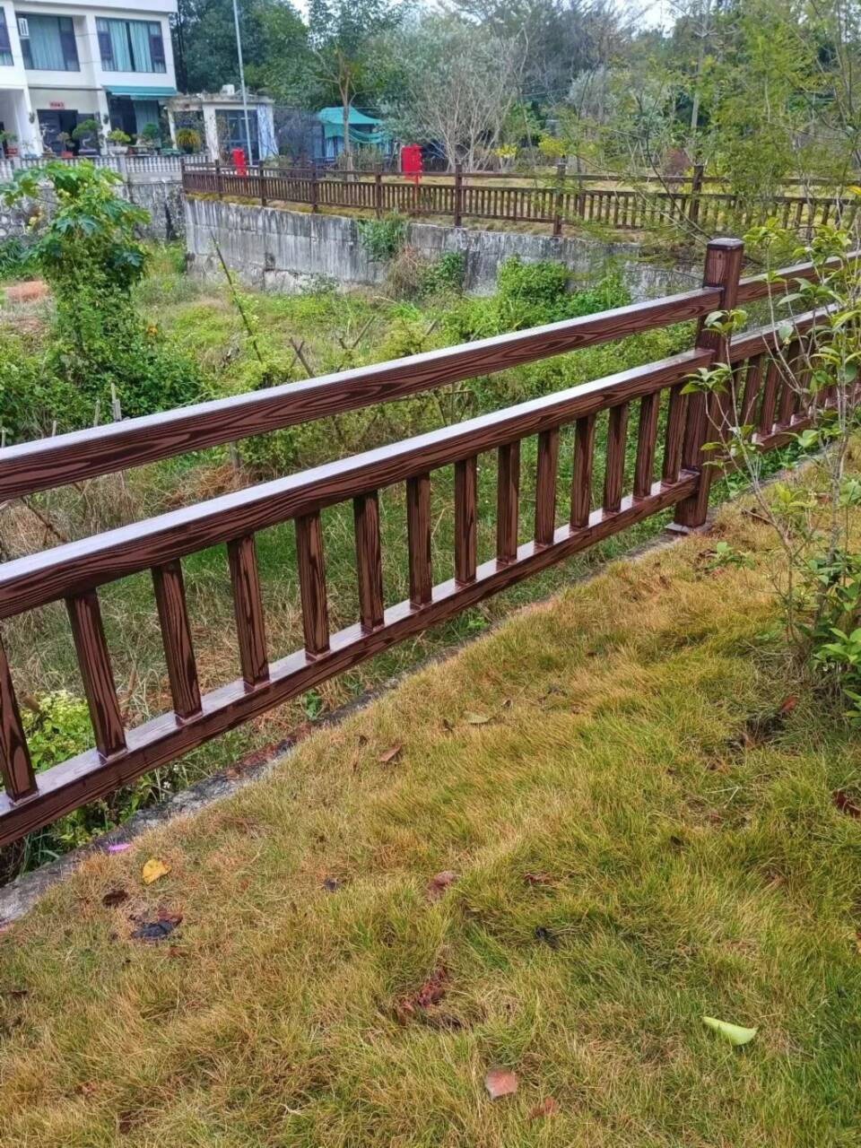 廊架護欄木紋漆，鋼結構仿木紋漆，仿古木紋漆多少錢一公斤匠心品質