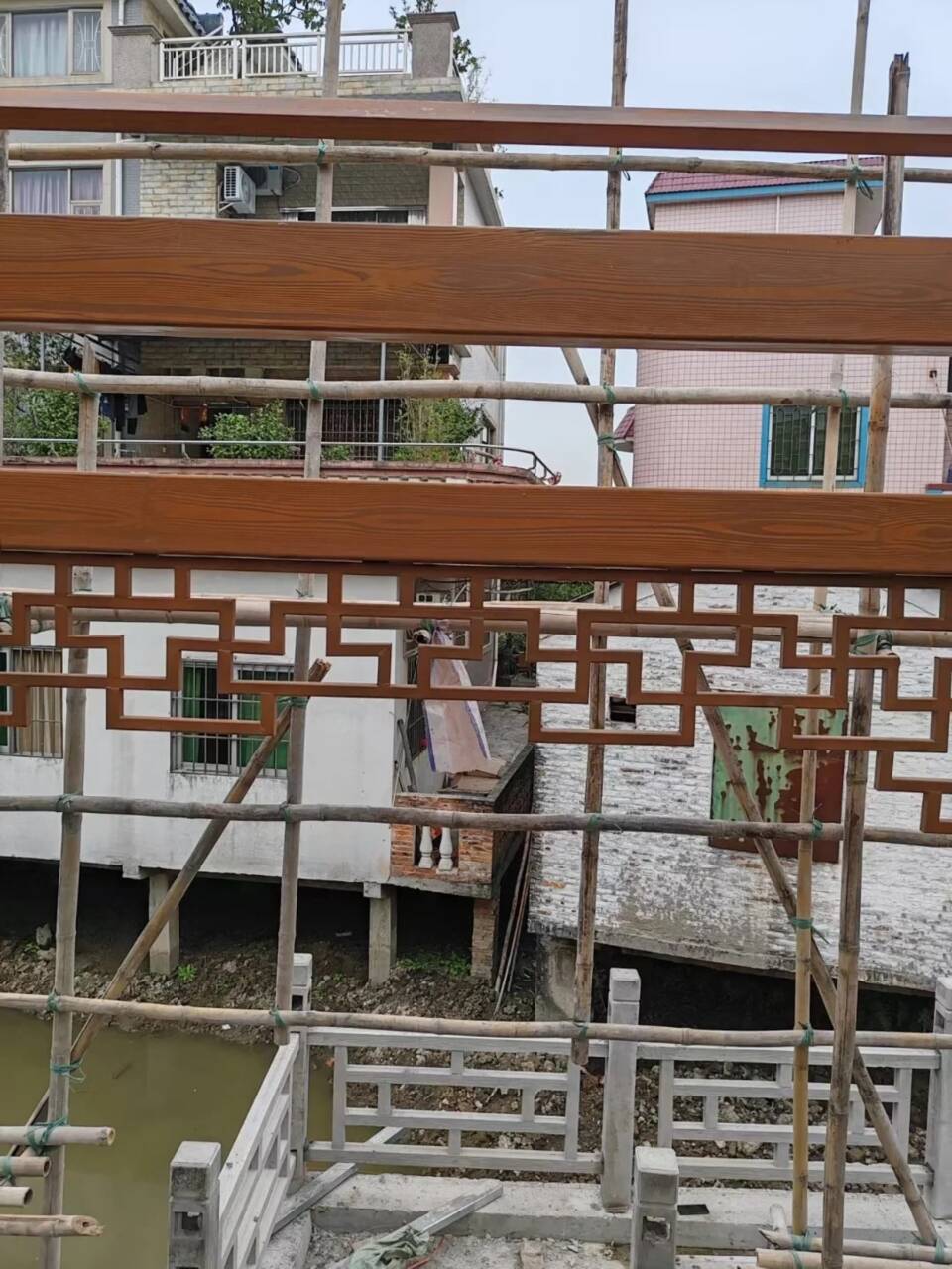 不銹鋼仿木紋漆，長廊花架木紋漆，水性木紋漆廠家電話本地經(jīng)銷商