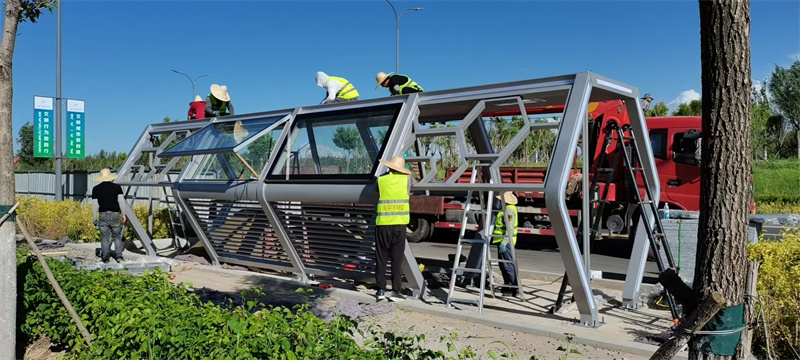 太陽能候車亭全國發(fā)貨嚴格把控每一處細節(jié)