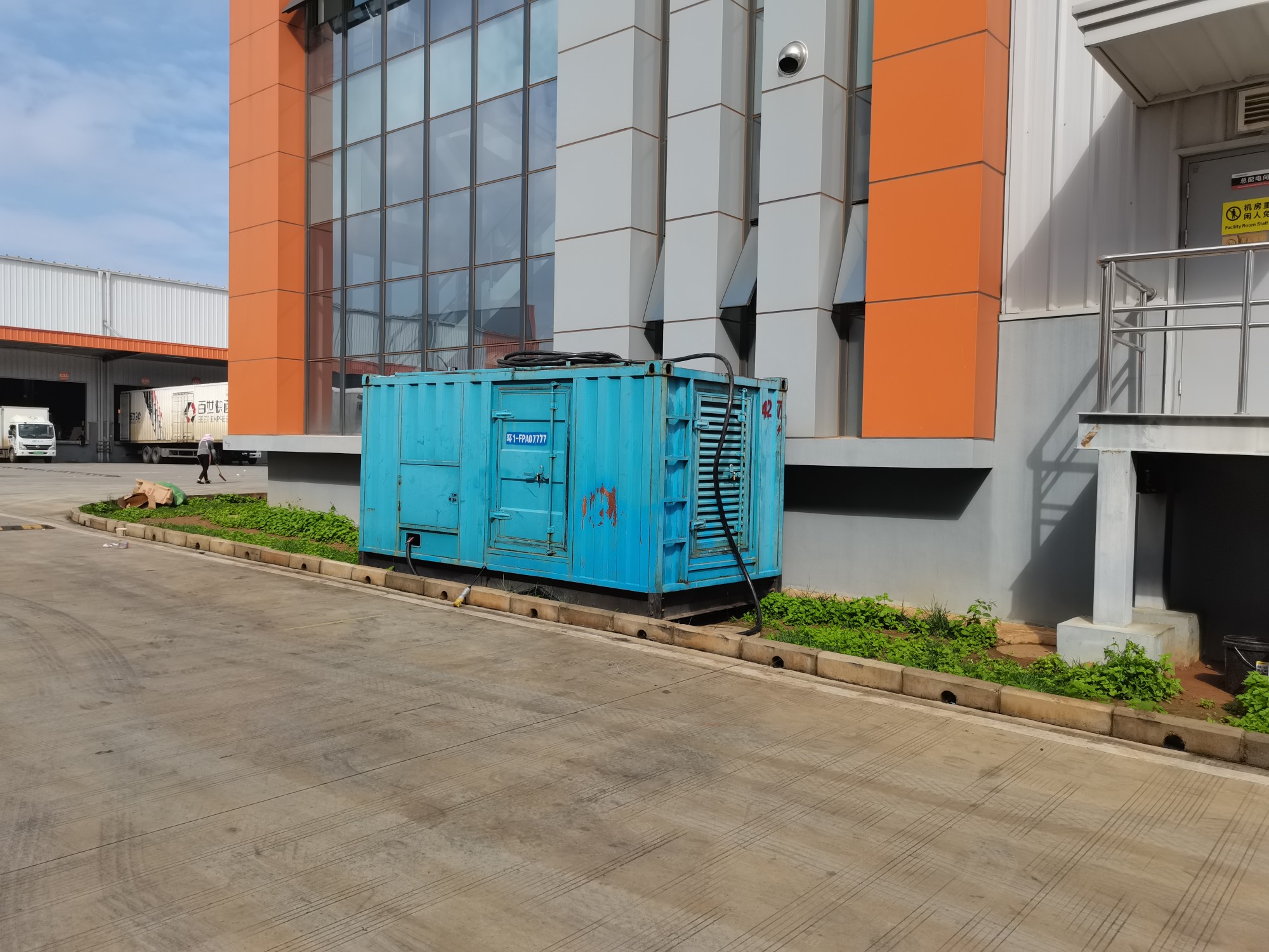 發電機租賃出租報價（600KW/700KW/800KW/1000KW進口節能發電機組）源頭廠家