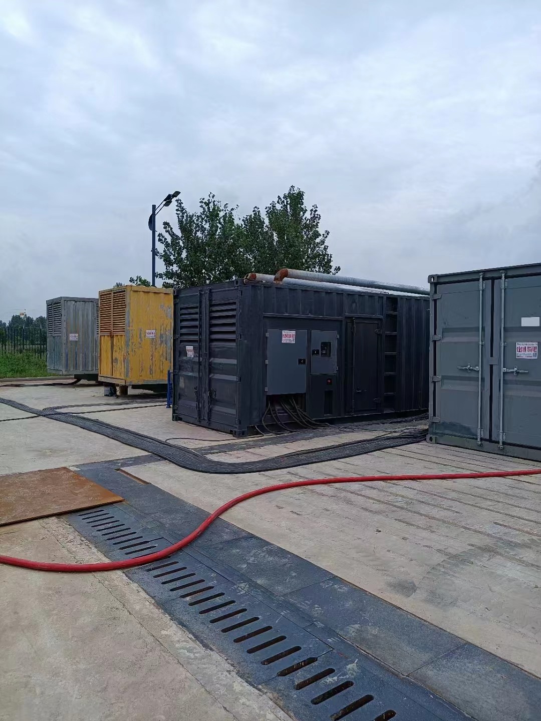 200KW發(fā)電機(jī)出租租賃400KW發(fā)電機(jī)電纜線出租UPS電源出租租賃發(fā)電機(jī)精英團(tuán)隊本地經(jīng)銷商