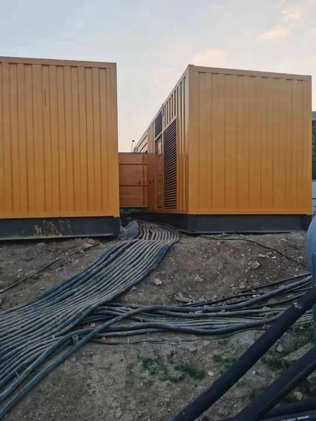 【200KW發電機出租租賃400KW發電機電纜線出租UPS電源出租】租賃發電機電話信譽良好