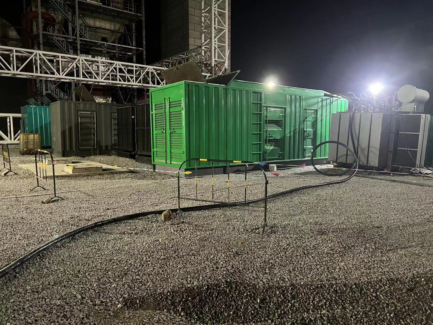 200KW發(fā)電機出租租賃400KW發(fā)電機電纜線出租UPS電源出租500kw發(fā)電機租賃實力雄厚