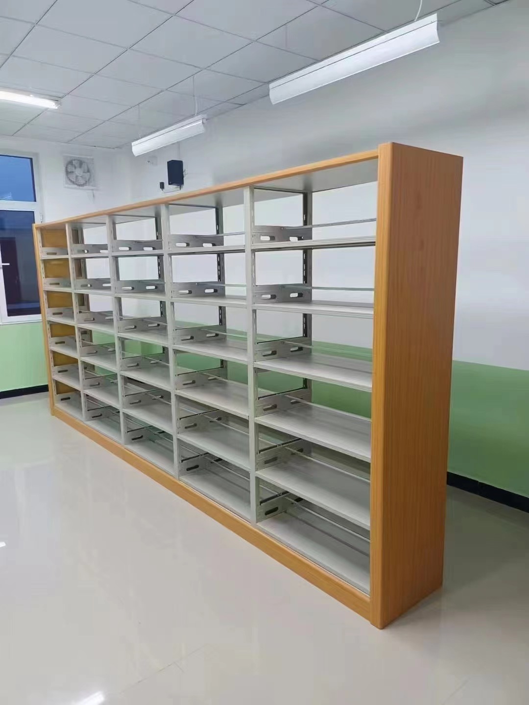 鋼制書架家用學(xué)校圖書館用心經(jīng)營