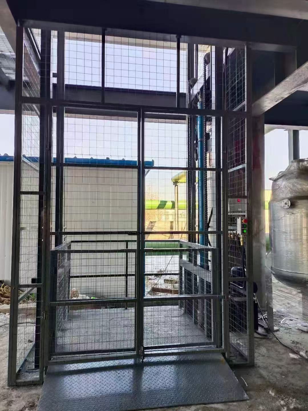 移動(dòng)剪叉高空升降機(jī)供應(yīng)多行業(yè)適用
